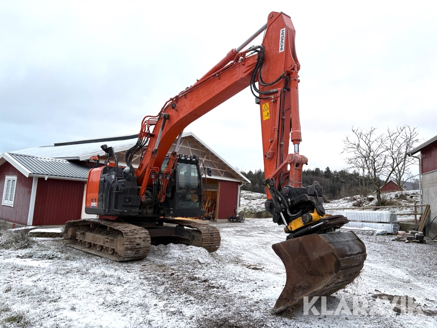 Grävmaskin Hitachi ZX225 USLC-6 med redskap