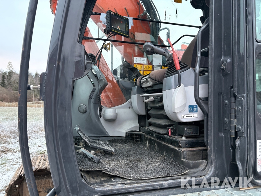 Grävmaskin Hitachi ZX225 USLC-6 med redskap