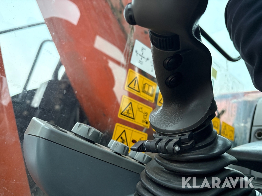 Grävmaskin Hitachi ZX225 USLC-6 med redskap