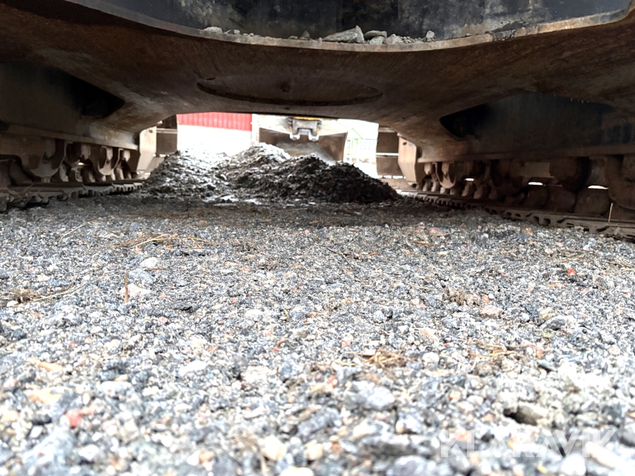 Grävmaskin Hitachi ZX225 USLC-6 med redskap