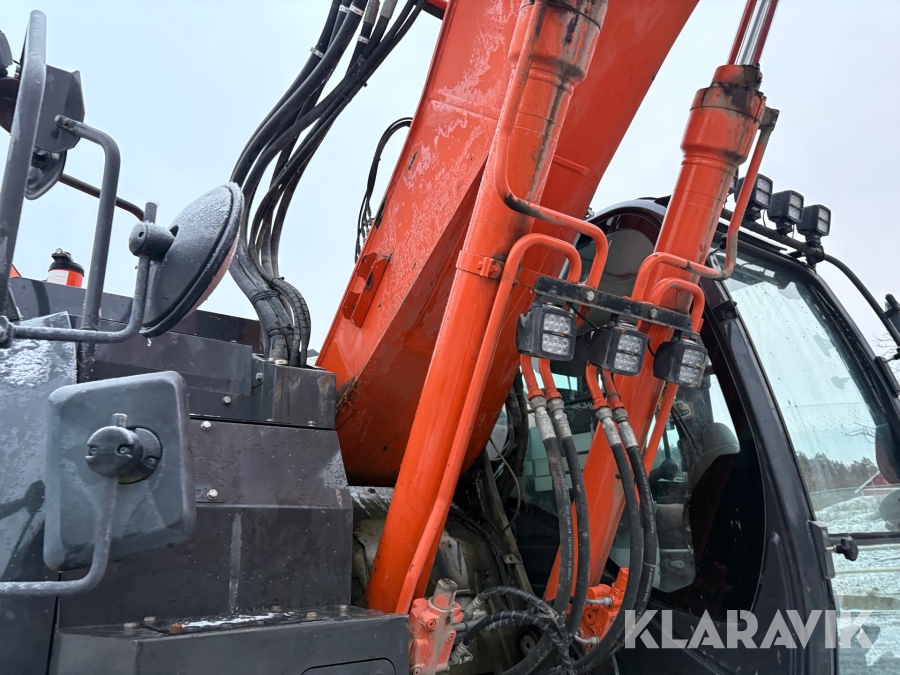 Grävmaskin Hitachi ZX225 USLC-6 med redskap