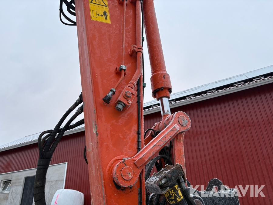 Grävmaskin Hitachi ZX225 USLC-6 med redskap