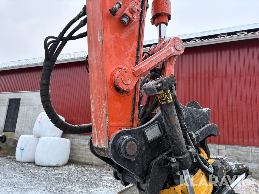 Grävmaskin Hitachi ZX225 USLC-6 med redskap