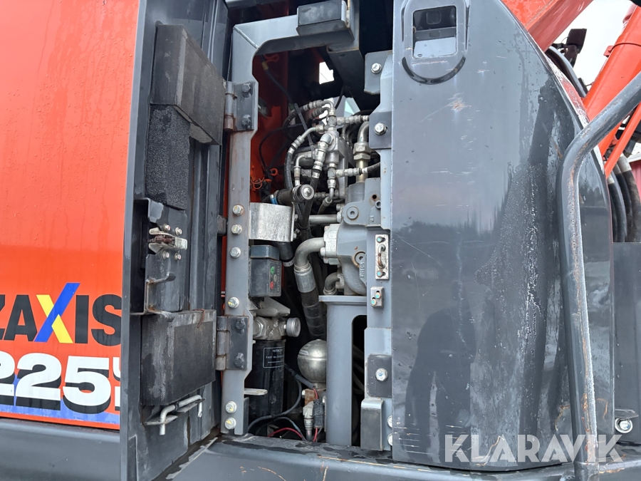 Grävmaskin Hitachi ZX225 USLC-6 med redskap