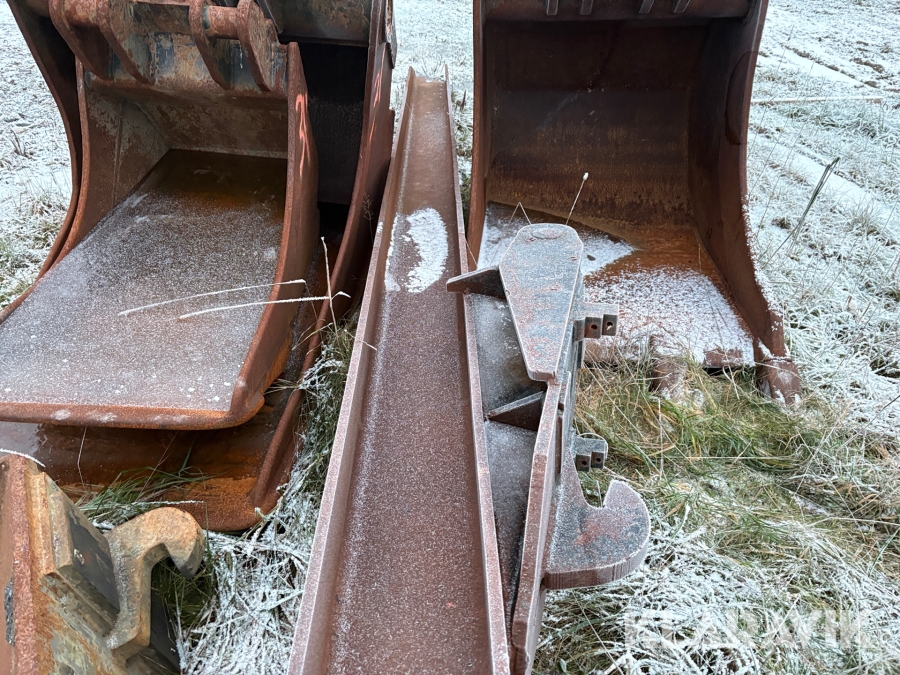 Grävmaskin Hitachi ZX225 USLC-6 med redskap