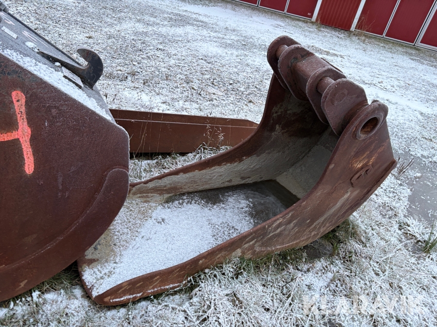 Grävmaskin Hitachi ZX225 USLC-6 med redskap