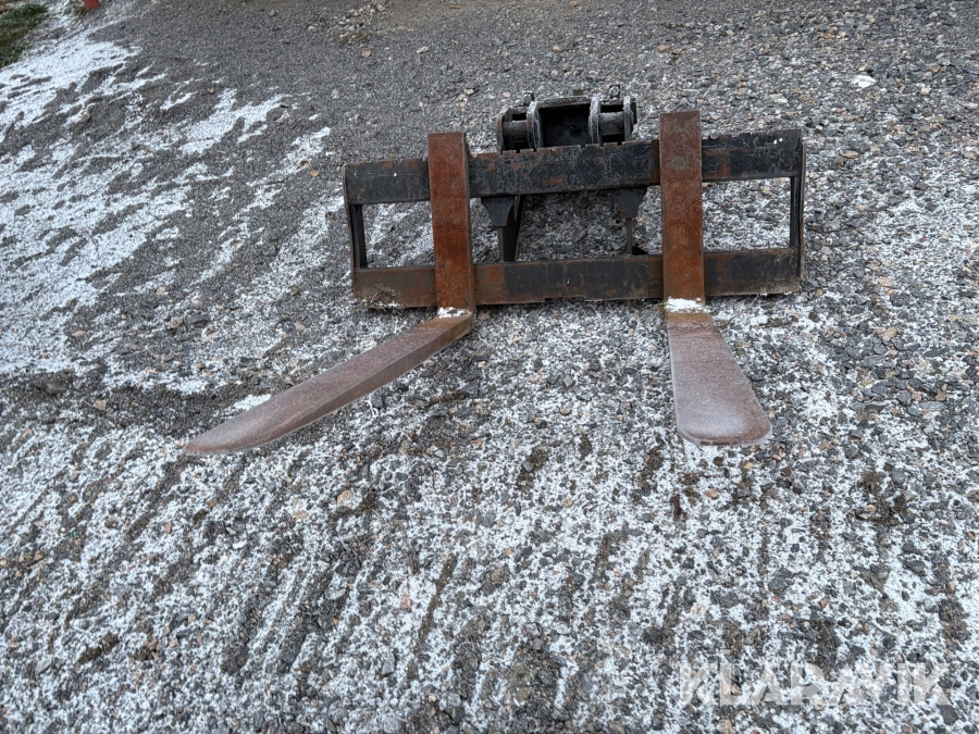 Grävmaskin Hitachi ZX225 USLC-6 med redskap