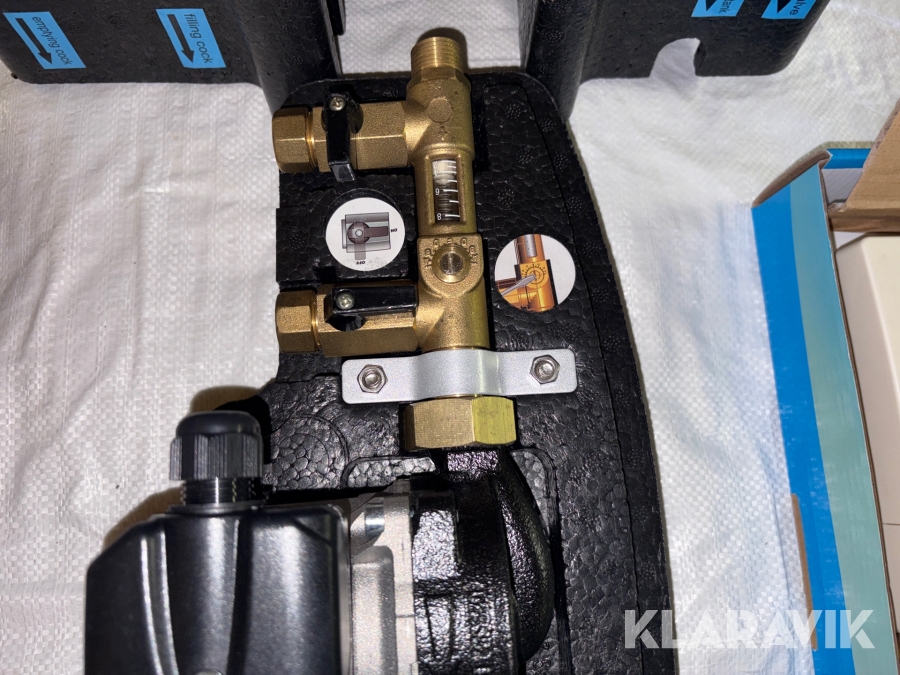 Solfångare med pumpgrupp och styrning