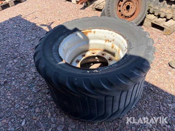 Entreprenaddäck på fälg BKT 550/45-22.5