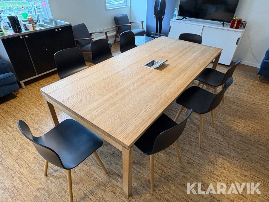 Konferensbord med 8st stolar i massiv ek