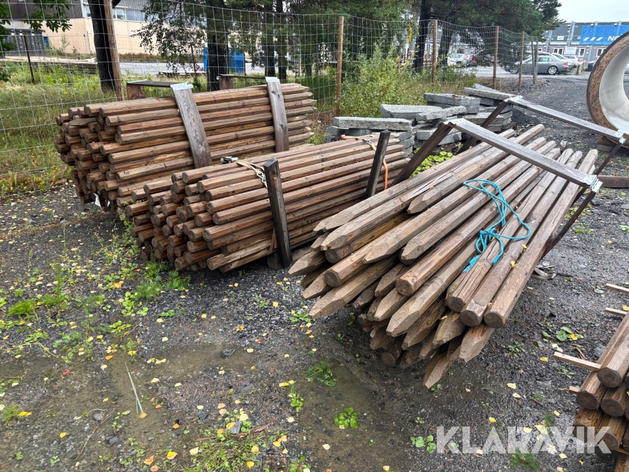 Impregnerade stolpar 80x2500mm & 80x3000mm