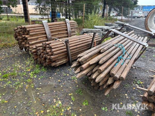 Impregnerade stolpar 80x2500mm & 80x3000mm