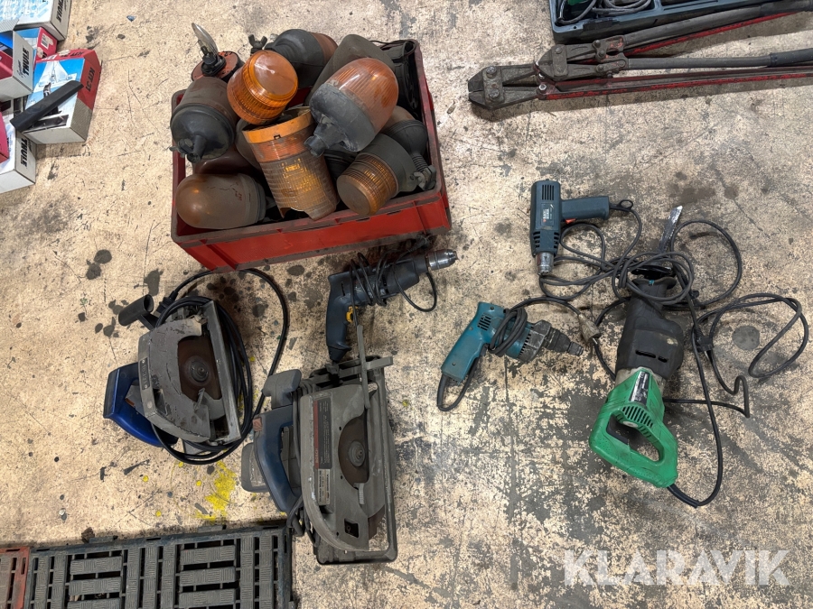 Diverse elverktyg och varningsljus