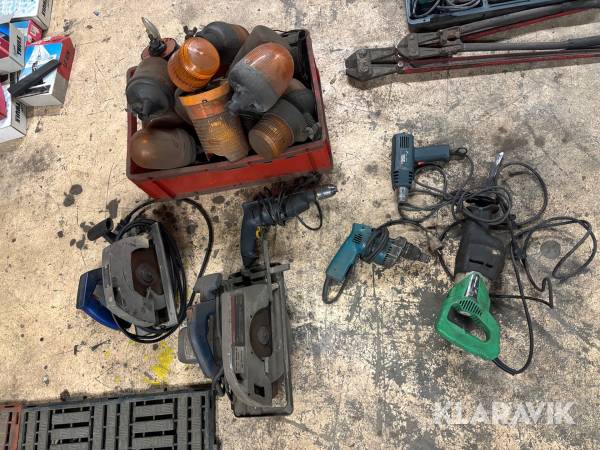 Diverse elverktyg och varningsljus