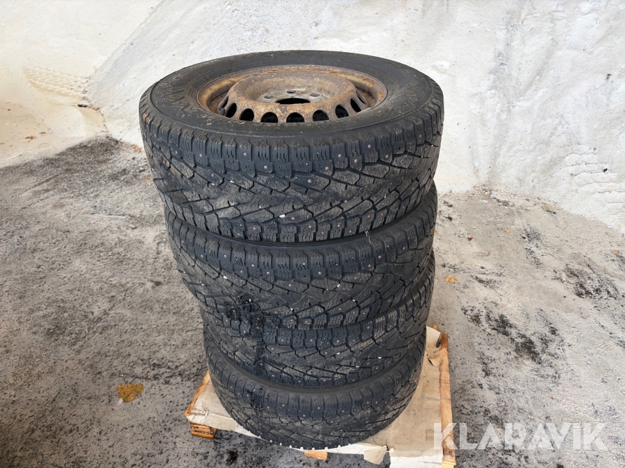 Vinterdäck Nokian 235/65R16 4 st
