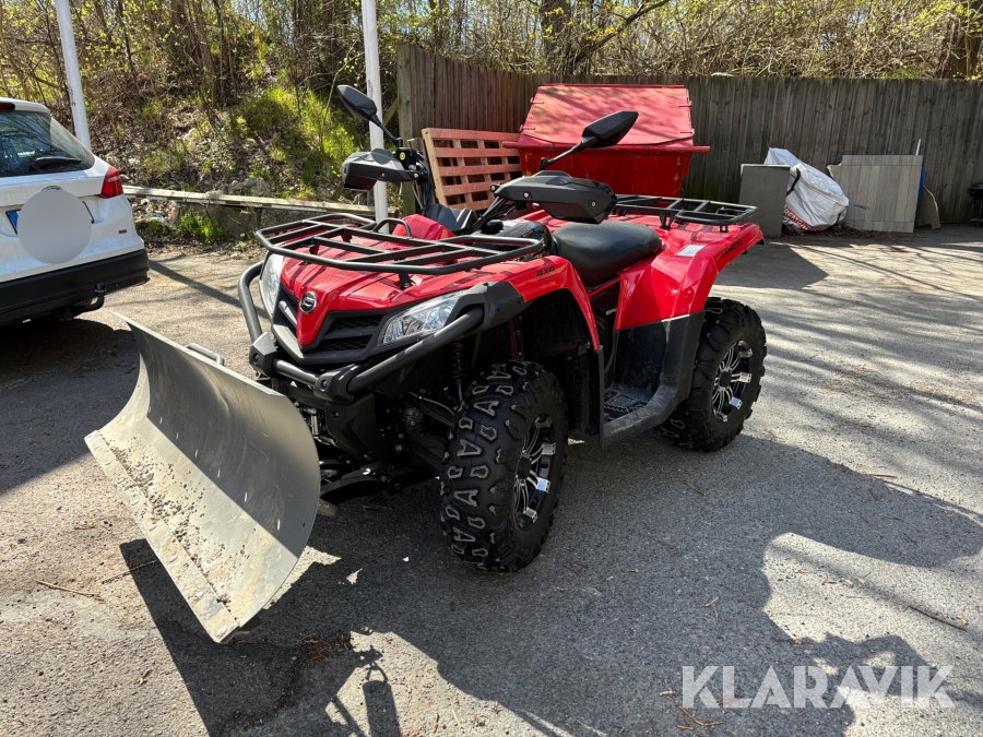 Fyrhjuling med plog Cforce 520S med snöplog