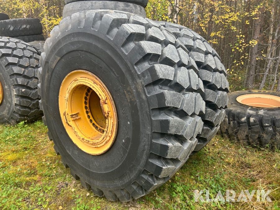 Entreprenaddäck med fälg Bridgestone 29.5R25