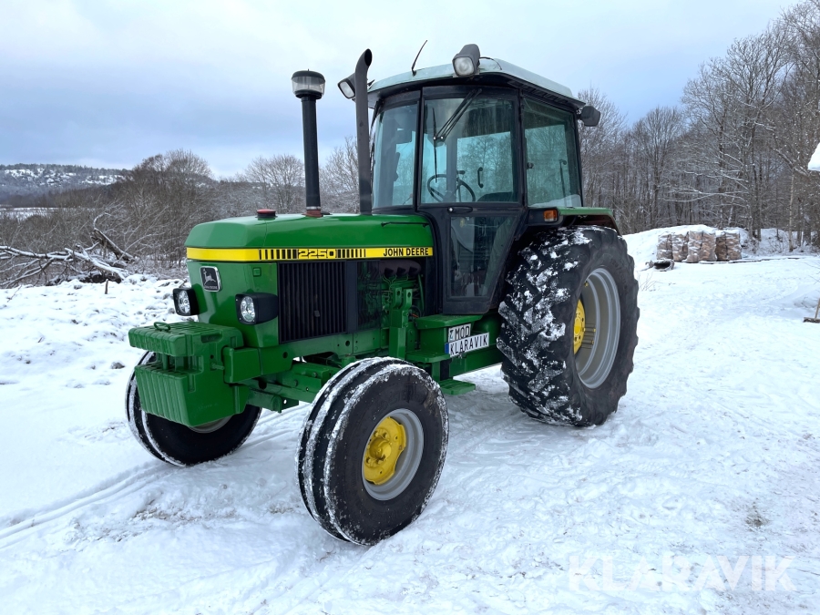 Traktor John Deere 2250