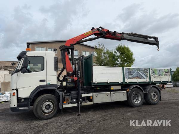 Kranväxlare Volvo FM 300 6x2 med lämflak, grip & pallgaffel