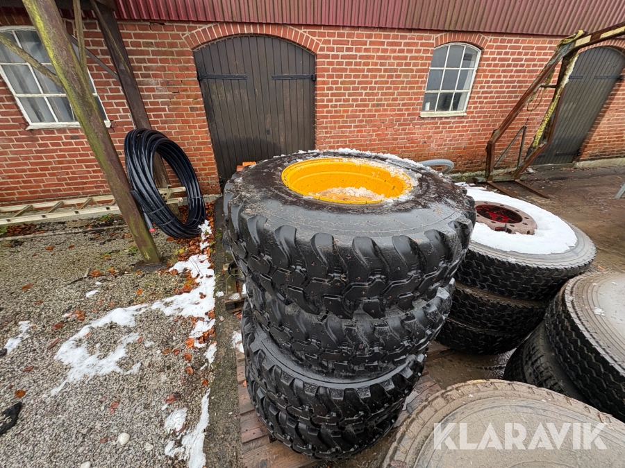 Dubbdäck Dunlop SP T9 med fälg 4 st