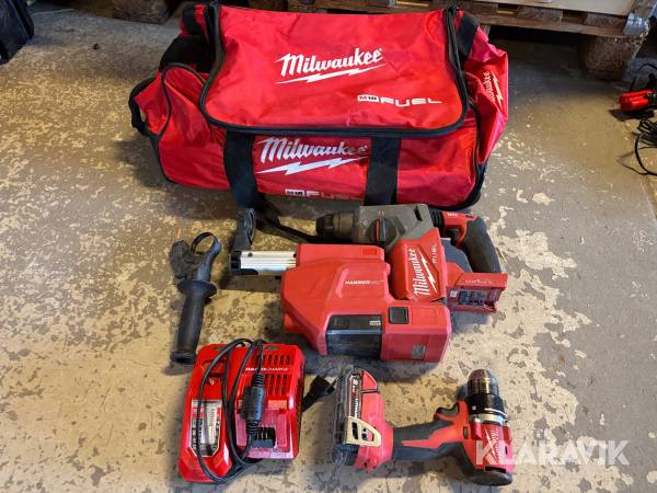 Verktygspaket Milwaukee M18 Borrhammare m utsugsenhet, borrskruvdragare & laddare.
