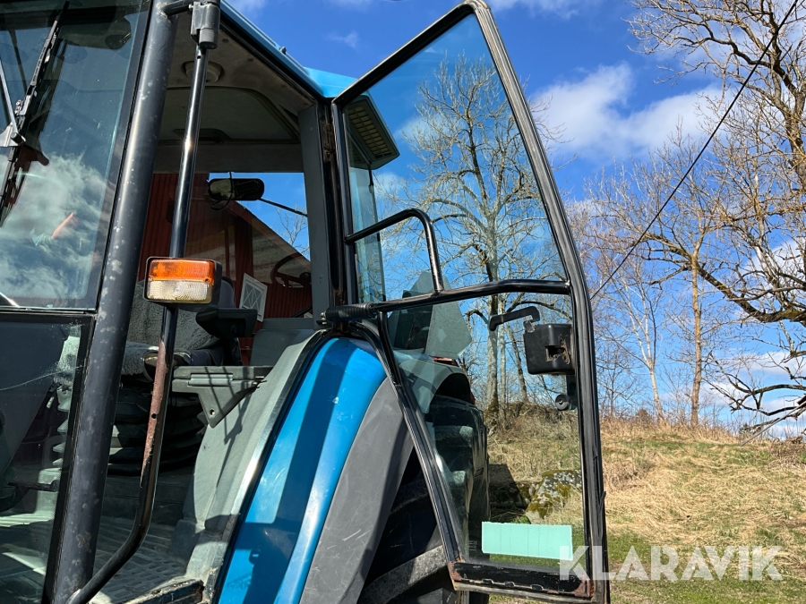 Traktor New Holland 8560