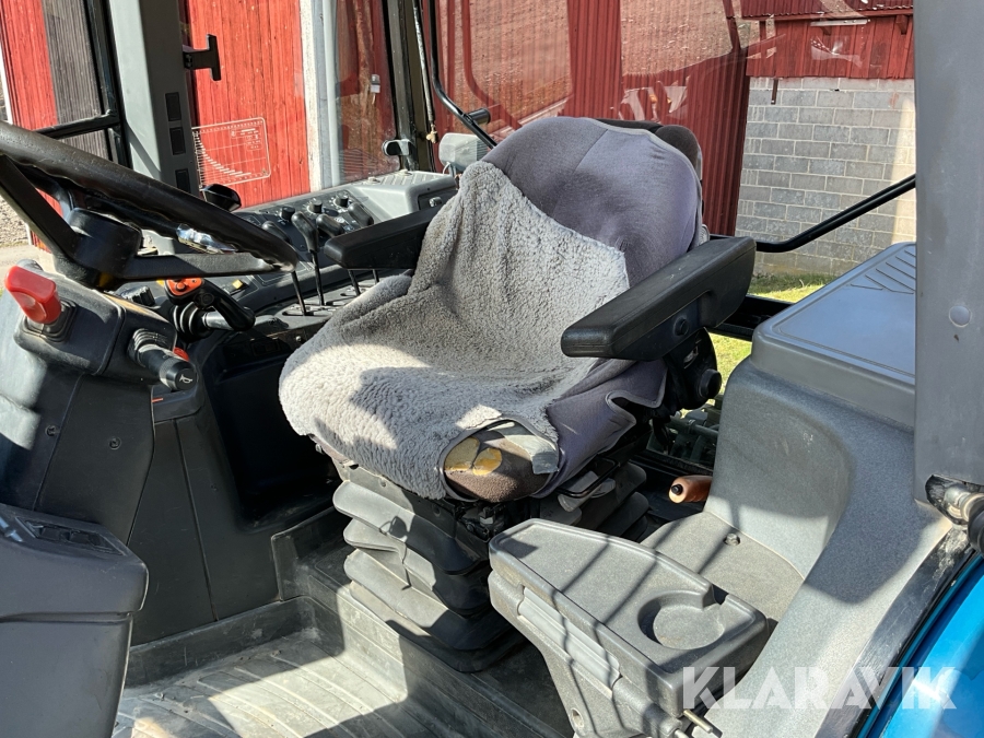 Traktor New Holland 8560