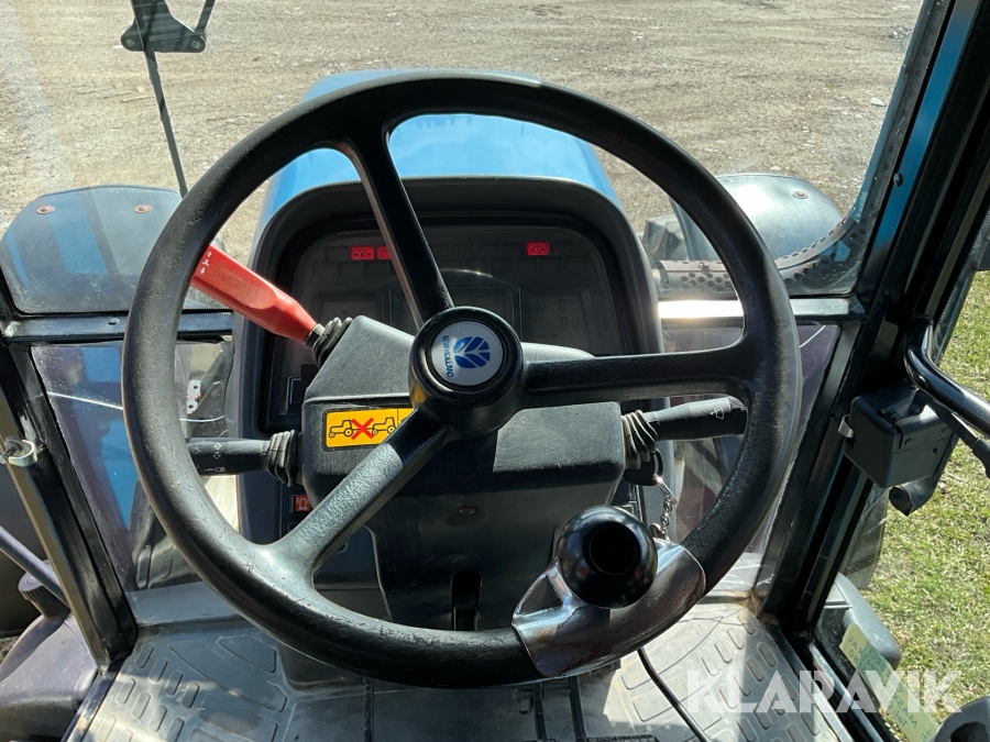 Traktor New Holland 8560