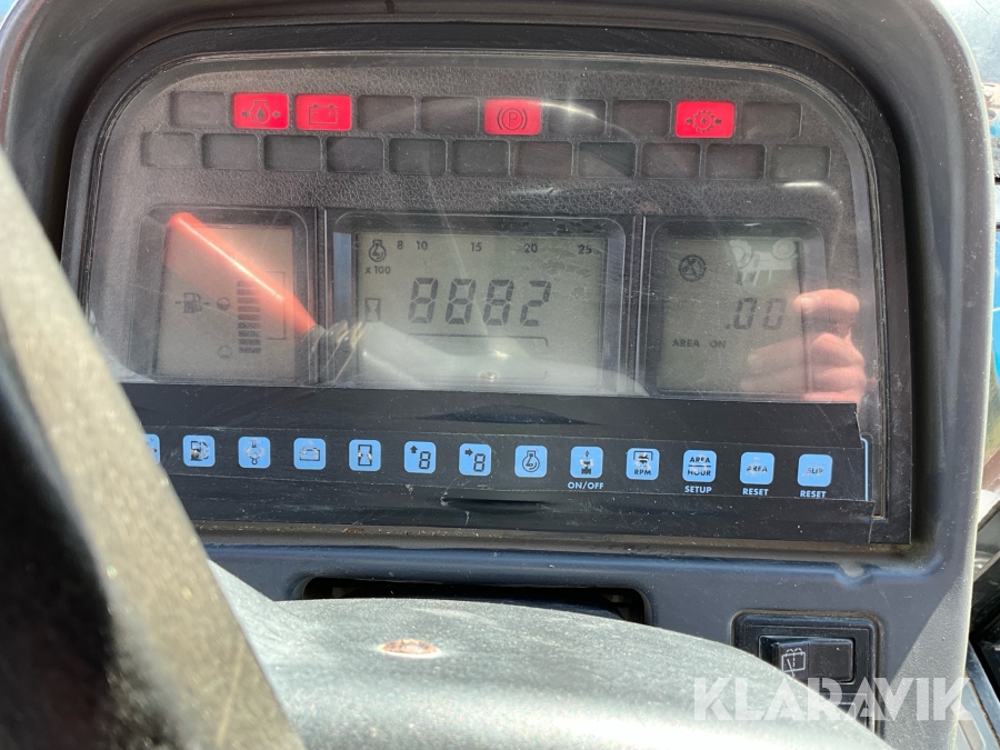 Traktor New Holland 8560