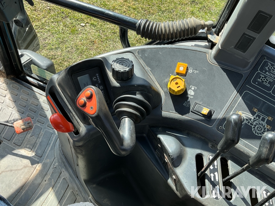 Traktor New Holland 8560