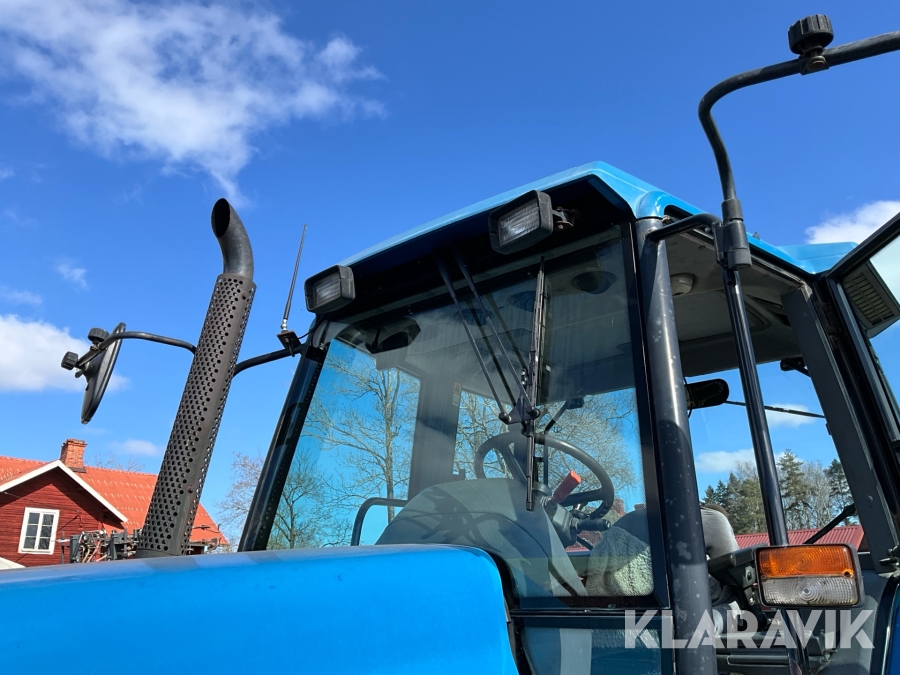 Traktor New Holland 8560