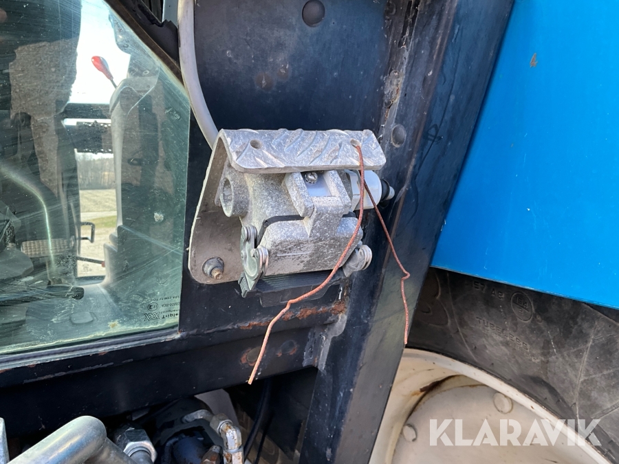 Traktor New Holland 8560