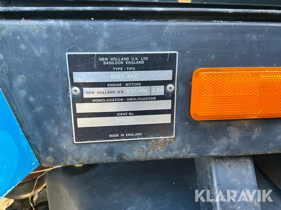 Traktor New Holland 8560