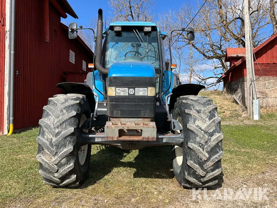 Traktor New Holland 8560