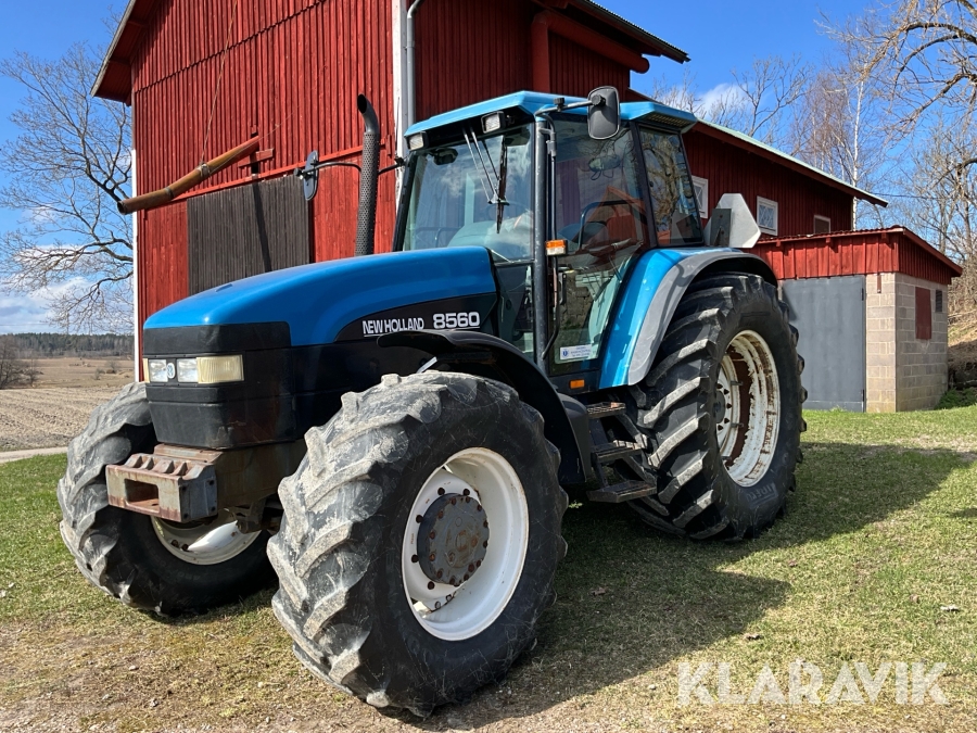 Traktor New Holland 8560
