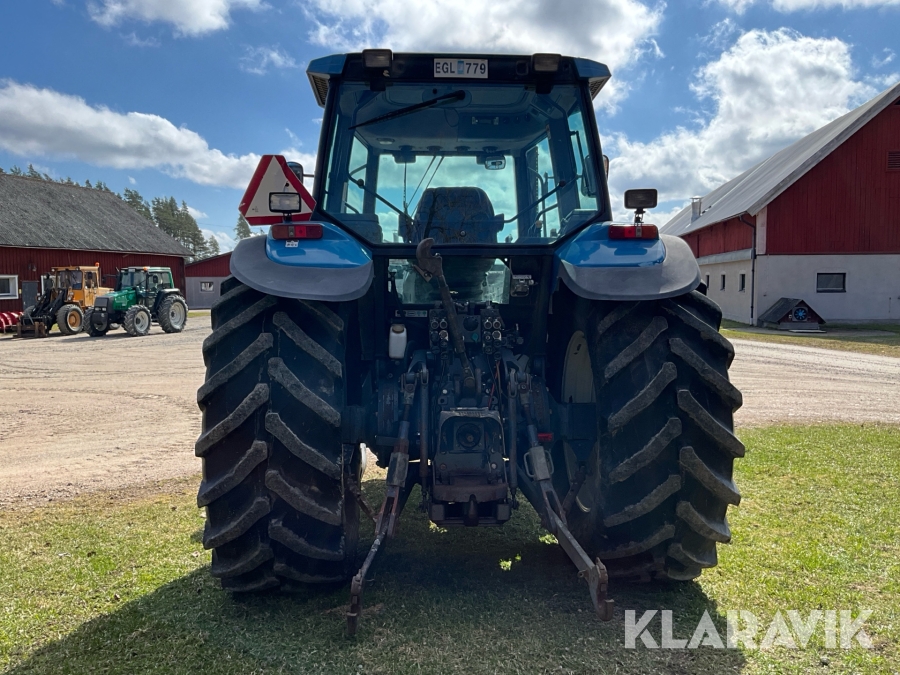 Traktor New Holland 8560