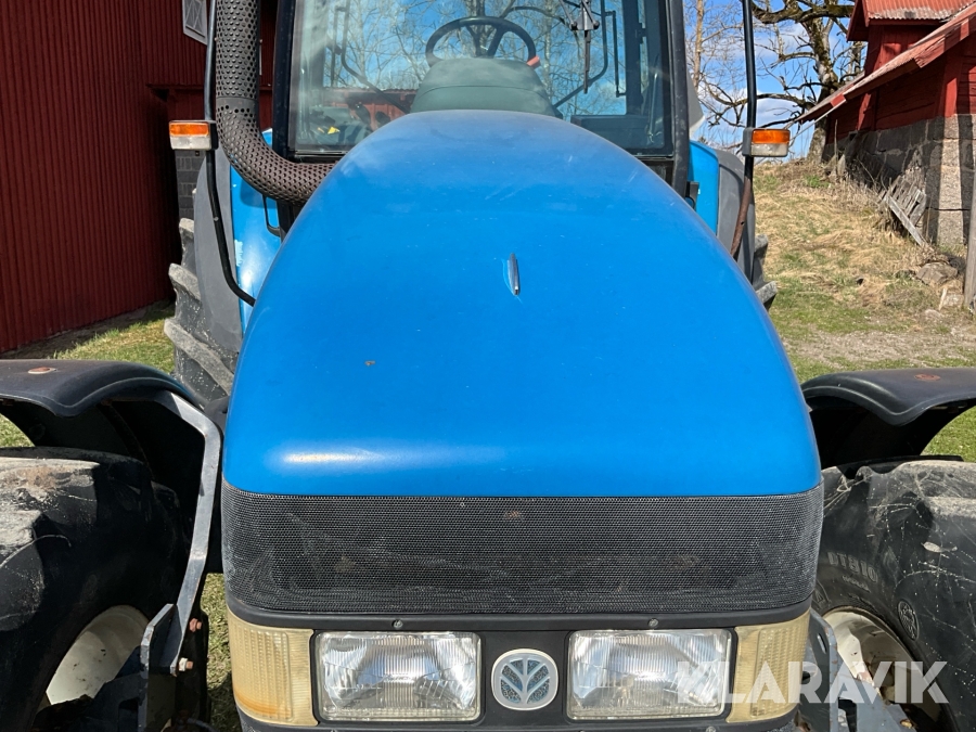 Traktor New Holland 8560