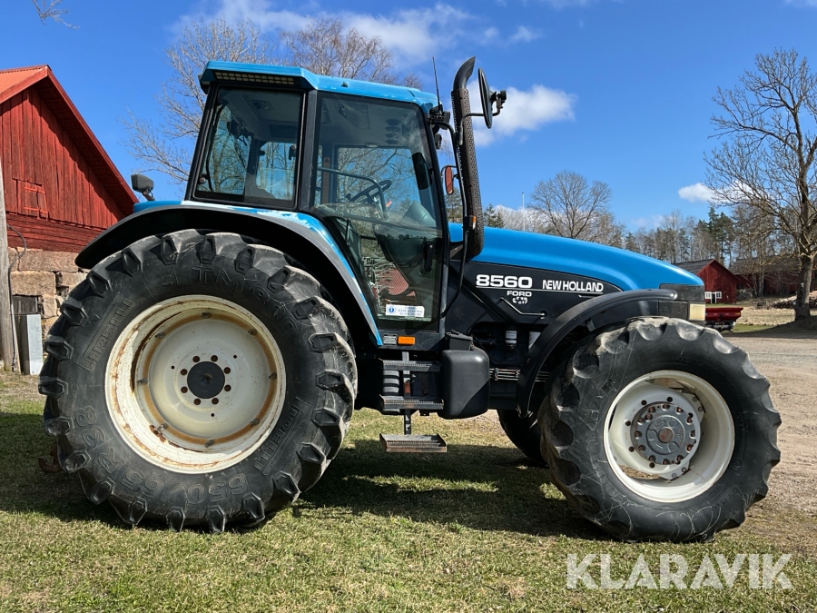 Traktor New Holland 8560