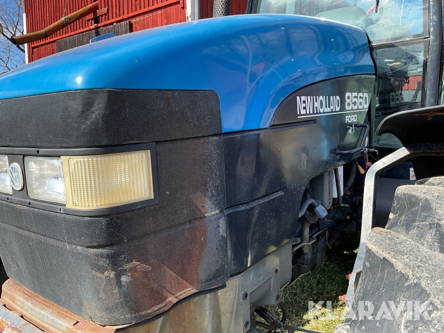 Traktor New Holland 8560