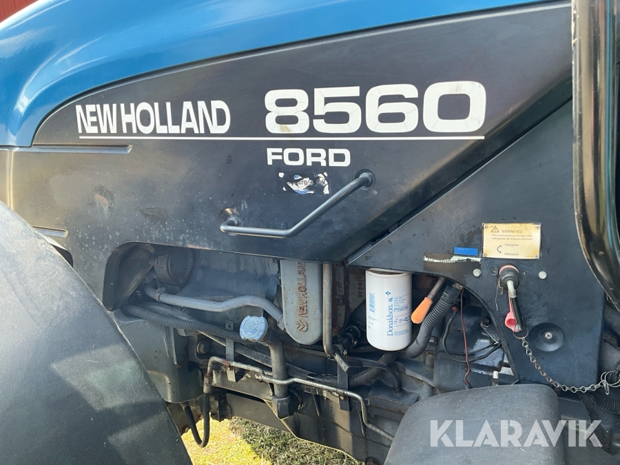 Traktor New Holland 8560