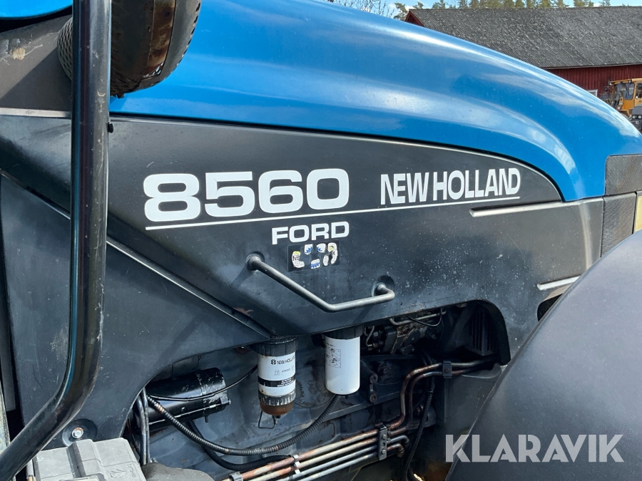 Traktor New Holland 8560