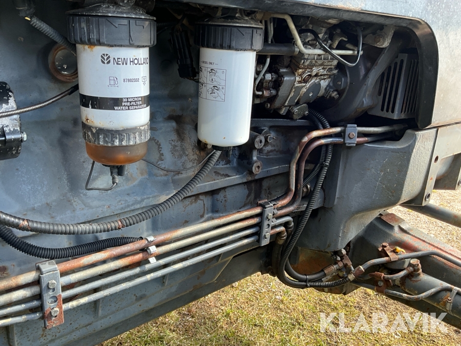 Traktor New Holland 8560