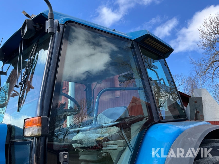 Traktor New Holland 8560