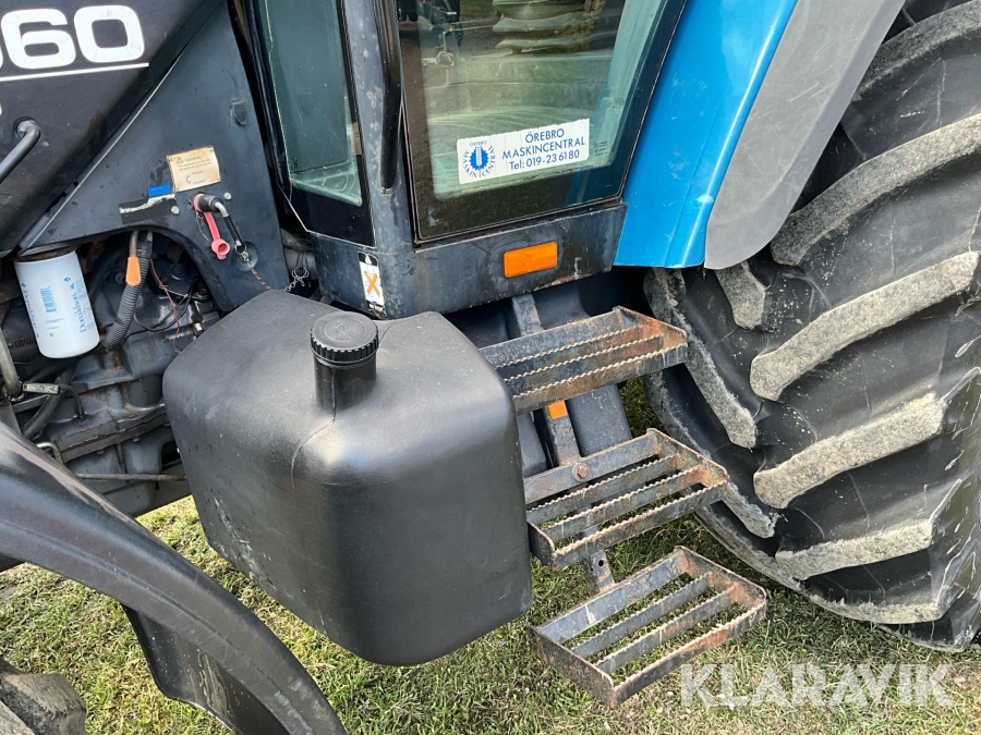 Traktor New Holland 8560