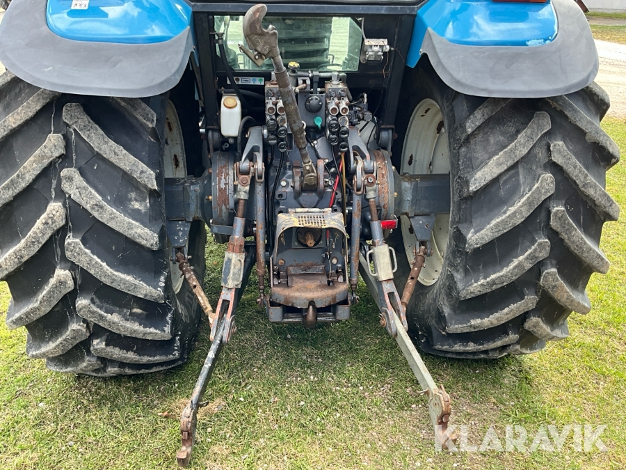Traktor New Holland 8560