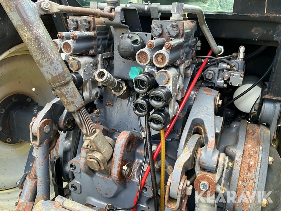 Traktor New Holland 8560