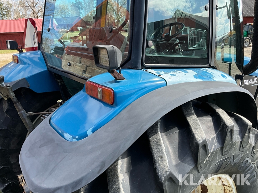 Traktor New Holland 8560