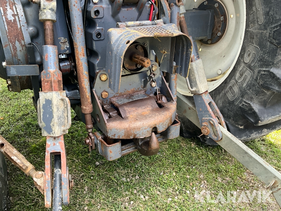 Traktor New Holland 8560