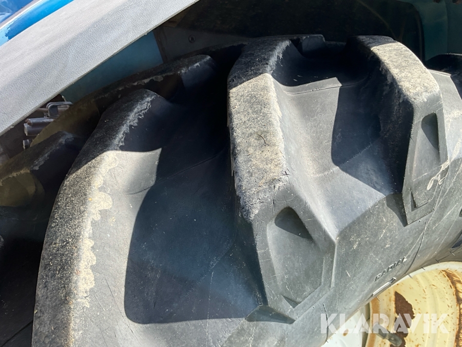 Traktor New Holland 8560