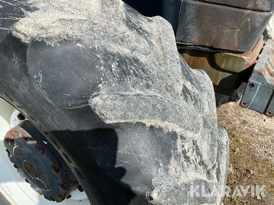 Traktor New Holland 8560